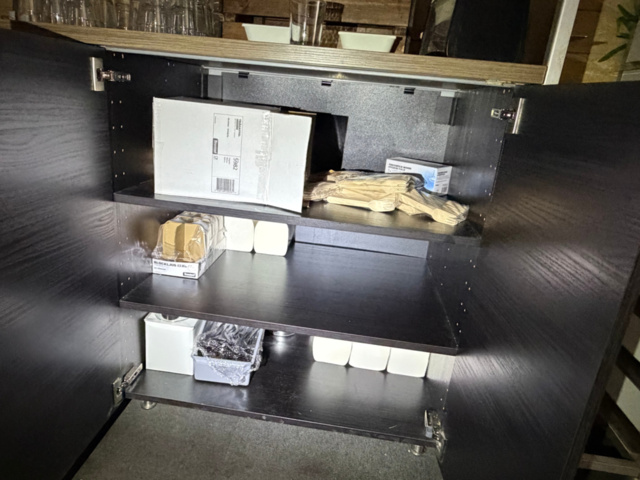 1516185-4 Glassware, cutlery and guest pager system