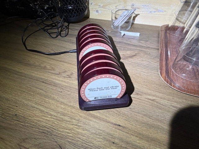 1516185-9 Glassware, cutlery and guest pager system
