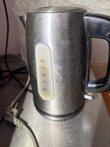 1516195-6 Stekbord, matberedare, vattenkokare och riskokare