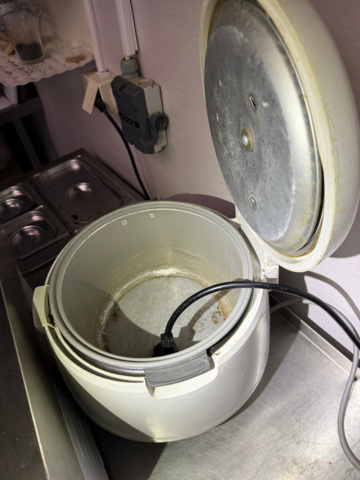 1516195-7 Stekbord, matberedare, vattenkokare och riskokare