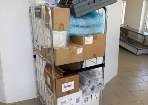 Cage with disposable materials, see pictures.