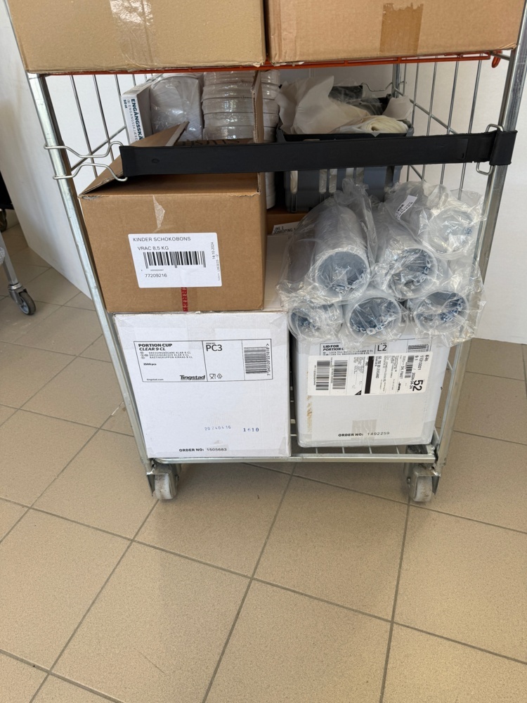 1352418-2 Cage with disposable materials, see pictures.