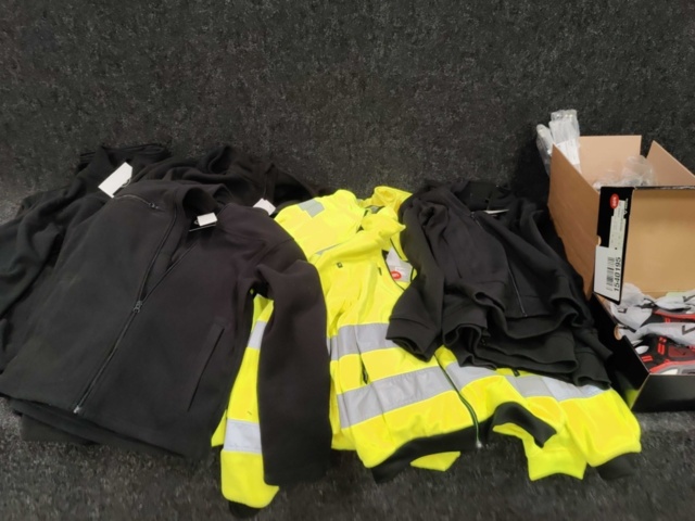 1555368-1 Assortment of work clothes etc.