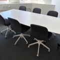 1555380-1 Konferansbord med stolar