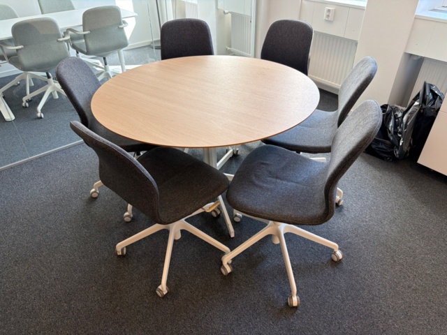 1555381-1 Matrumsbord med 6 st stolar