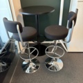 1555383-2 Barbord med 2 st stolar