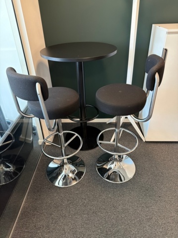 1555383-2 Barbord med 2 st stolar