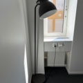 1555385-4 Bord med stolar, 4 st och lampa