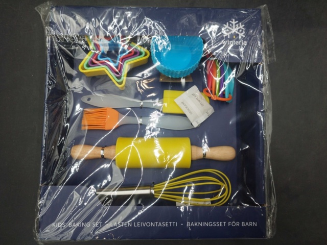 1537290-3 Baking set for children, 8 pcs - Winteria, 26 pieces, colorful utensils