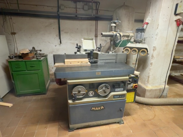 MAKA SF 4510 Spindelfräs med matarverk – Tillverkad av Griggio – 1998 – Provkörd och fungerande