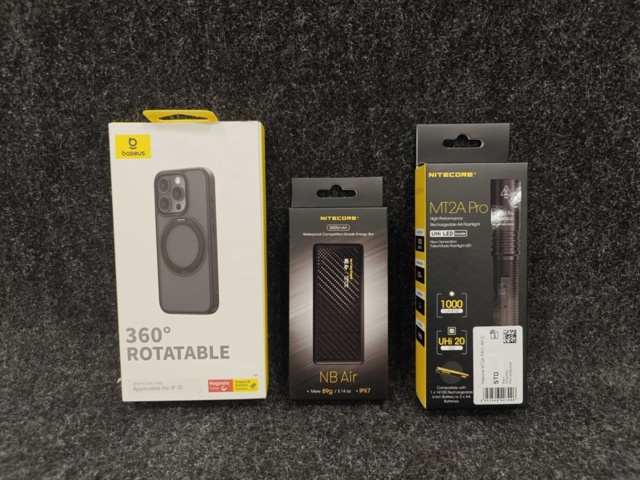1555237-1 Ficklampa, Power Bank & Mobilskal