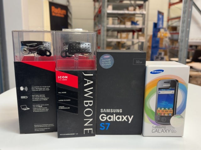 1531255-1 Nya Samsung Galaxy S7, Galaxy Gio och 2 st Jawbone ICON