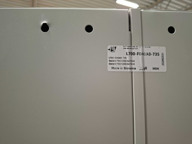 1557305-7 1 st Klädskåp CLASSIC 4 sektioner, 1740x1200x550 mm, grå
