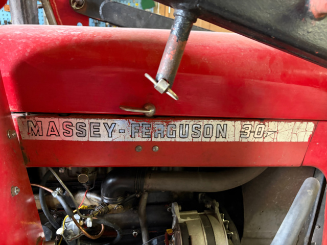 1531244-9 Massey Ferguson 30 Diesel 1964 med frontlastare och pallgafflar – Fungerar