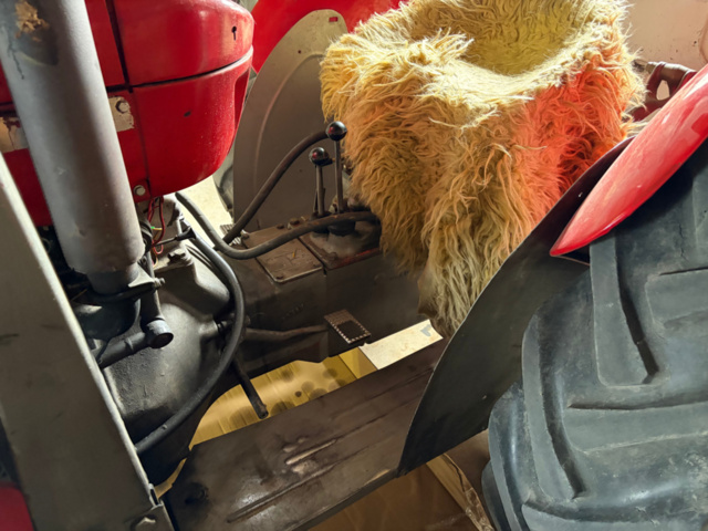 1531244-11 Massey Ferguson 30 Diesel 1964 med frontlastare och pallgafflar – Fungerar