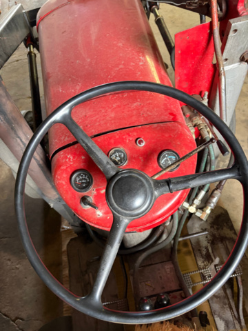 1531244-15 Massey Ferguson 30 Diesel 1964 med frontlastare och pallgafflar – Fungerar