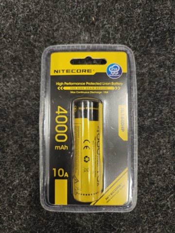 1557351-6 Batteriladdare Nitecore UMS2 & Extra batterier