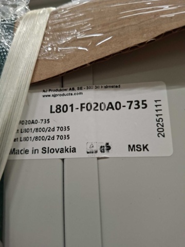 1557307-10 4 st Klädskåp CLASSIC Sluttande tak, 2 sektioner, 1900x800x550 mm, svart