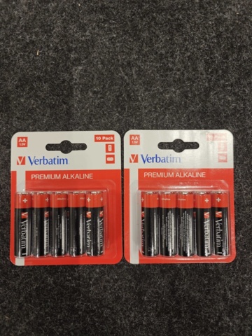 1557355-8 Batteriladdare Nitecore UMS2 & Extra batterier