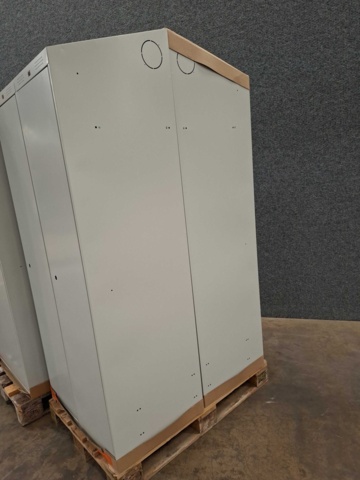 1557310-9 4 st Klädskåp CLASSIC Sluttande tak, 2 sektioner, 1900x800x550 mm, grå