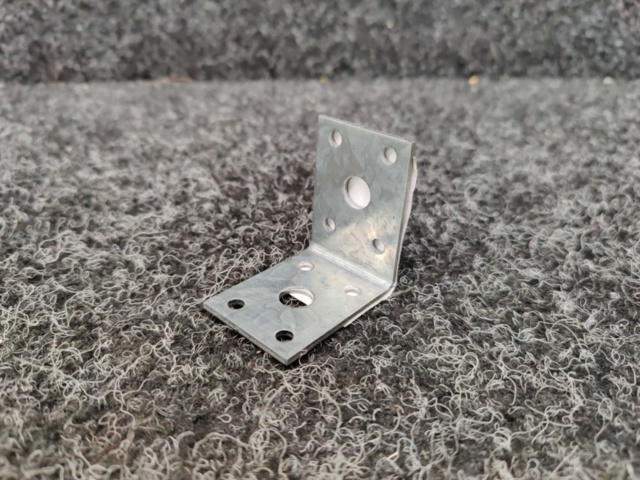 Ca 200 st Vinkelbeslag 50x50x35x2.5mm, Prof