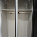 1557313-6 1 st Klädskåp CLASSIC Sluttande tak, 2 sektioner, 1900x800x550 mm, svart