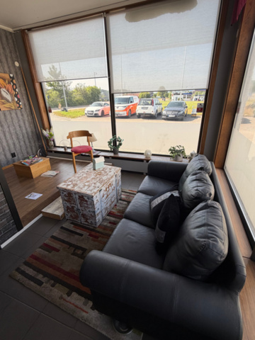 1516412-6 Sofa, coffee table, coffee maker, etc.