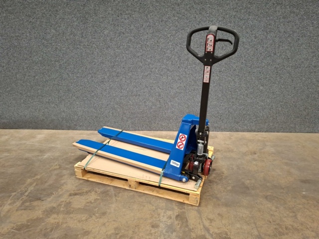 1557318-1 Scissor lift truck 1500 kg
