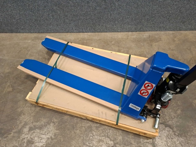 1557318-4 Scissor lift truck 1500 kg