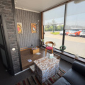 1516412-7 Sofa, coffee table, coffee maker, etc.
