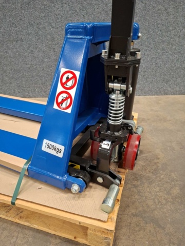 1557318-6 Scissor lift truck 1500 kg