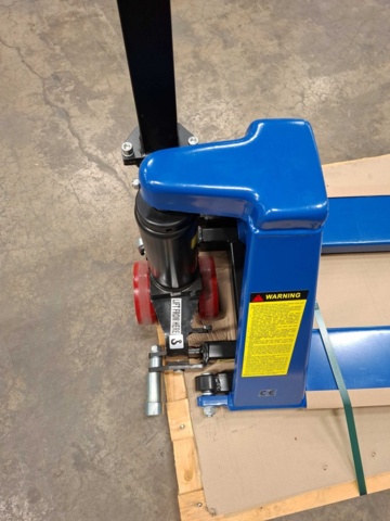 1557318-7 Scissor lift truck 1500 kg