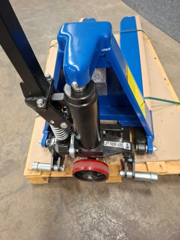 1557318-10 Scissor lift truck 1500 kg