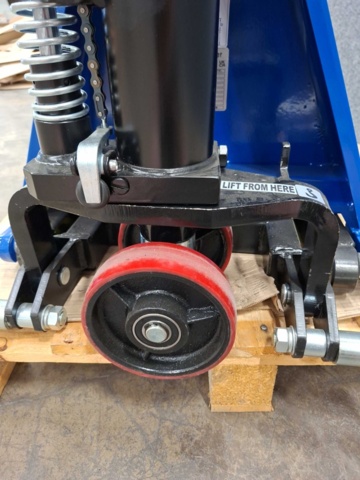 1557318-11 Scissor lift truck 1500 kg