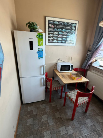 1516412-10 Sofa, coffee table, coffee maker, etc.
