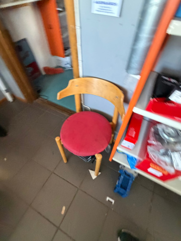 1516412-15 Sofa, coffee table, coffee maker, etc.