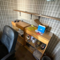1516412-18 Sofa, coffee table, coffee maker, etc.