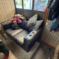 1516412-20 Sofa, coffee table, coffee maker, etc.