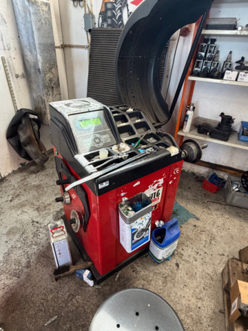 1516416-3 Wheel balancing machine and tire mounting machine - PELA Auto Tools