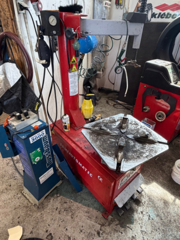1516416-13 Wheel balancing machine and tire mounting machine - PELA Auto Tools