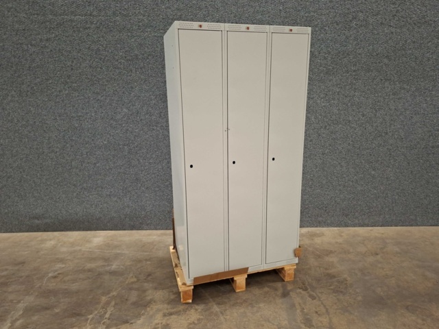 1557322-2 1 st Klädskåp CLASSIC 3 sektioner, 1740x900x550 mm, grå