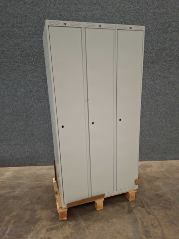 1557322-3 1 st Klädskåp CLASSIC 3 sektioner, 1740x900x550 mm, grå