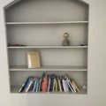 1557459-1 Books and lamp on bookshelf