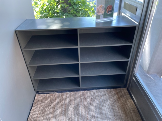 1557460-1 Shelf and carpet