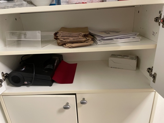 1557462-6 Shelves with contents