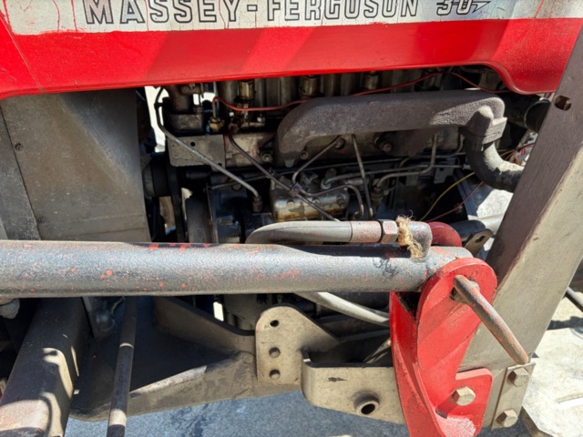 1531244-40 Massey Ferguson 30 Diesel 1964 med frontlastare och pallgafflar – Fungerar