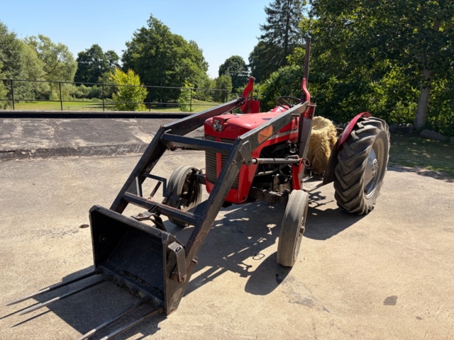 Massey Ferguson 30 Diesel 1964 med frontlastare och pallgafflar – Fungerar
