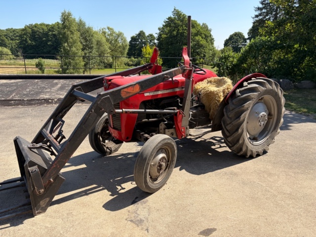 1531244-23 Massey Ferguson 30 Diesel 1964 med frontlastare och pallgafflar – Fungerar