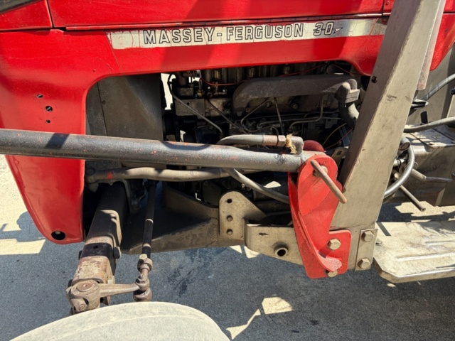 1531244-29 Massey Ferguson 30 Diesel 1964 med frontlastare och pallgafflar – Fungerar