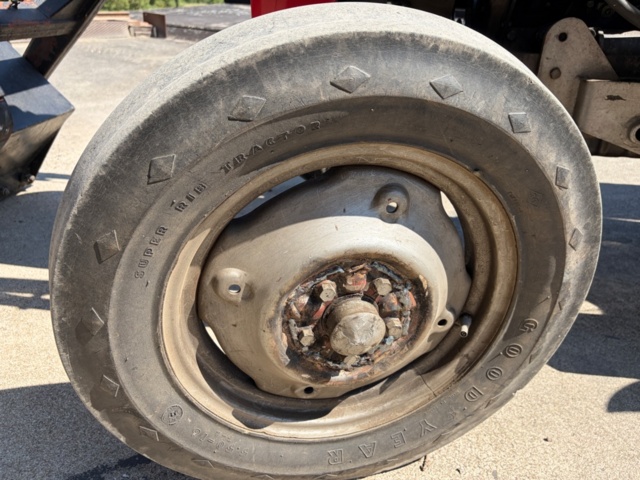 1531244-30 Massey Ferguson 30 Diesel 1964 med frontlastare och pallgafflar – Fungerar